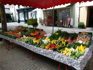 für Szenenbild "Der Bestatter" ein verkleinerter Stand 