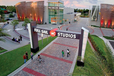 フルセイル大学（Full Sail University）キャンパスの外観。フロリダ州ウィンターパークにある私立大学で、映画・音楽・デザイン・アニメーション・ゲームなどエンターテインメント分野に特化した教育を提供。
