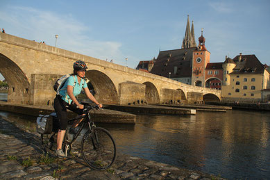 Die Steinerne Brücke in Regensburg/Fotograf: Gerhard Eisenschink