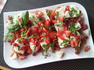 Tomaten - Mozzarella mit Basilikum 