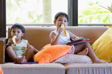 Picture of my 2 sons eating a banana at the same time, watch their look which give also a story to the photograph.
