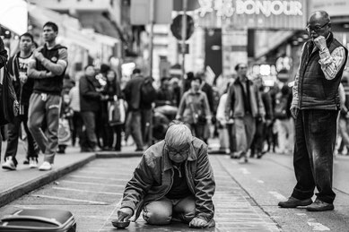 Street photograph with a large aperture