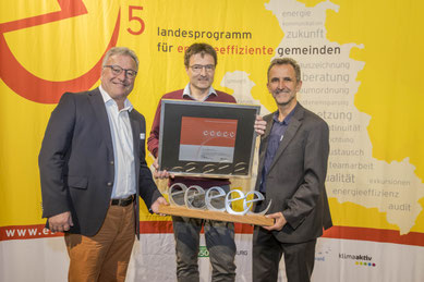 v.l.n.r LH-Stv. Dr. Heinrich Schellhorn, Bgm. Josef Michael Hohenwarter, DI Helmut Strasser | © Land Salzburg/Neumayr/Leopold