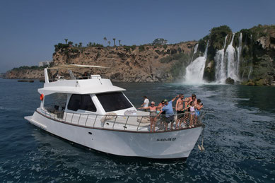 VİP-Yacht zum Wasserfall