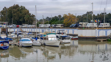 Ruhiger Stellplatz im Hafen von Gelves