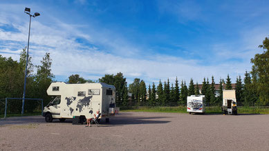 Helsinki - Rastila Camping Ausweichplatz auf dem Sportplatz