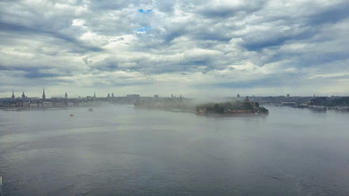 Stockholm verschwindet im Nebel