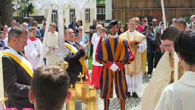 Nando Adank aus Davos diente dem Papst im Vatikan.