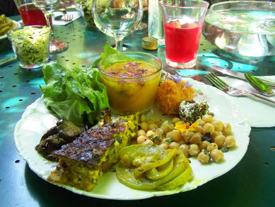 repas detente au jardin des Sambucs