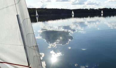 Spiegelglatt war der See vor der zweiten Tonne