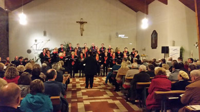 The choir "criss cross" from Beltheim at his anniversary concert...