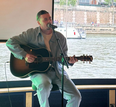 pierre garnier chanteur celebre contact booking