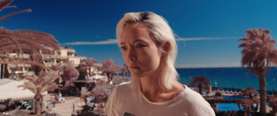 Romy (Pom Klementieff), venue aux Canaries avec son amie Chloé, va perdre sa trace et la chercher partout (©Les Films du Kiosque).