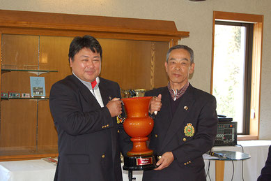 優勝者　島田選手（右）