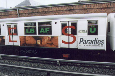 ParaDieS-Bahn mit grünen QUAntisilben (Berlin, Oktober 2003)