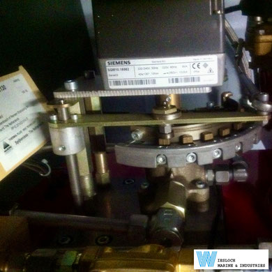 The Siemens SQM10.16562 servomotor operating on a Weishaupt burner on a ship.