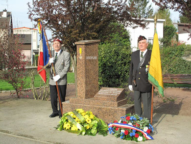 Les porte-drapeaux de la 84° SLMM Longwy-Luxembourg - pour l'occasion nous avions le drapeau de 1910 (jaune et vert) et celui de l'ex-1131° Luxembourg (fusionné en 2001 avec la 84°)