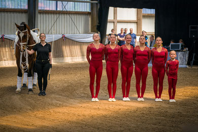 Das Team auf der Hansepferd (hinten von links nach r.): Franca, Katha, Anna, Verena, Luca; (vorne): May-Brit, Alessa, Lotta, Tabea, Merle.