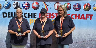 Platz 3 - DM Triplette Frauen - Gabriela Pachler (Boule & the Gang) Christine Wiese (Karlshofer BC zu Lübeck) Christina Knappe (Karlshofer BC zu Lübeck)