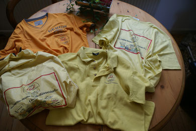 unsere T-Shirt`s und Regenjacken ...