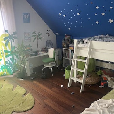 unordentliches Kinderzimmer - Schlafzimmer