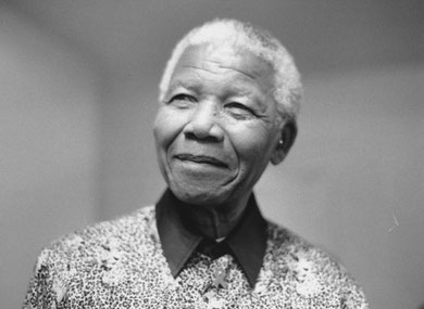 Crédit : par Wikipédia, Library of the London School of Economics and Political Science — Nelson Mandela, 2000 Uploaded by Fæ 