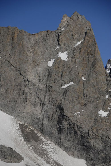 Vu du refuge : l'éboulement depuis l'arête nord de la Pointe des Aigles (il y a 48h).