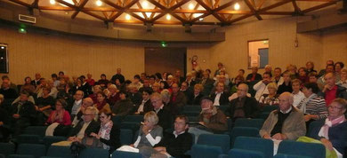                                Une assemblée attentive