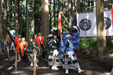 青森県八戸市櫛引八幡宮の馬場清めの神事。櫛引の権現様に続く遠野南部流鏑馬保存会