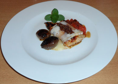 Hähnchenbrust - mit Taleggio überbacken (mit Tomaten, Perlzwiebeln & Senfmarinade)