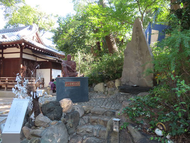 安居神社へ境内「真田幸村戦死の碑」「真田幸村公像」が建てられてます。