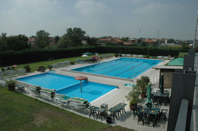 Le piscine del Centro Sportivo M&G in “assetto” estivo