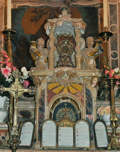 Le tabernacle et ses anges torchères