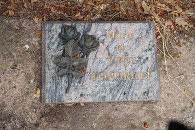 Plaque de la famille Toporoff au cimetière d'Asco
