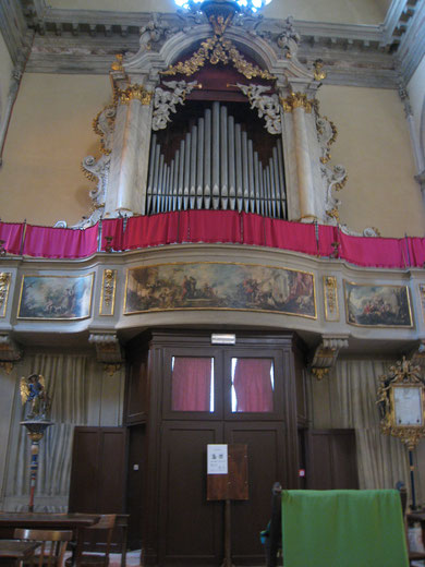 Buffet de l'orgue de l'église - scènes de la vie de Tobie