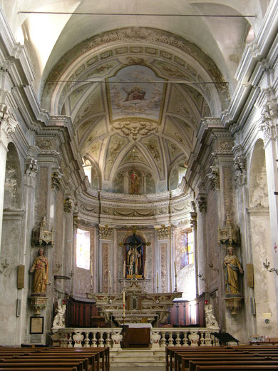 Calenzana - la statue de Saint Blaise dans l'abside est placée de telle manière qu'on la croirait posée sur l'autel