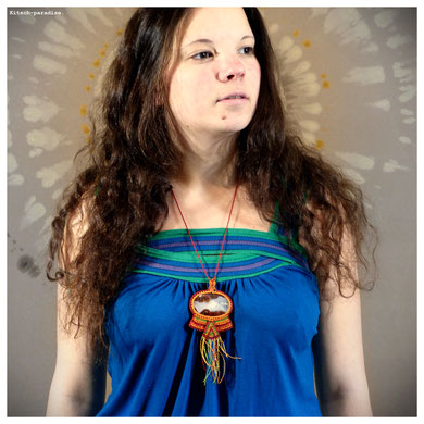 kp kitsch-paradise artisans créateurs création tissage macramé micromacramé couleur nature art perles pierre stone agate crazy sautoir pendentif 