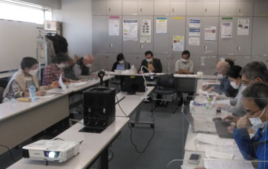 ラウンジ祭り実行委員会の検討風景