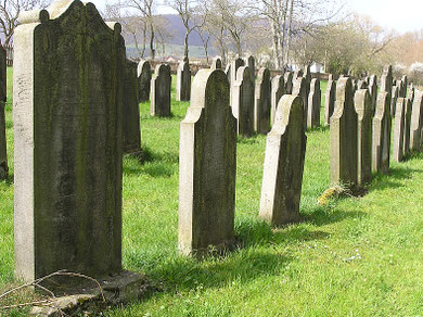 Auf dem jüdischen Friedhof in Mansbach