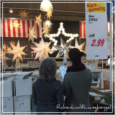Janina's Mama ist zu Besuch. Und gemeinsam bei Ikea kommt die Inspiration zu tollen selbstgemachten Papiersternen (mit klick auf das Bild geht es zum Blogbeitrag)