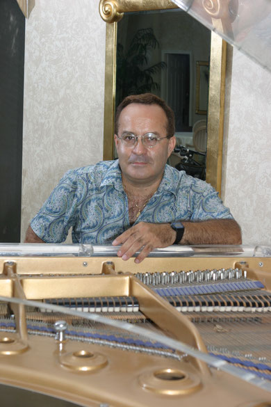 Hugo Pazmino ( southamerican Pianist)