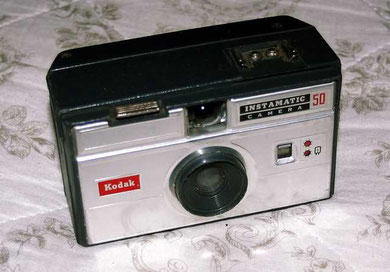 Kodak Instamatic 50. Leider bekommt man keine Filme mehr für diese Kamera aber ich glaube sie funktioniert noch!