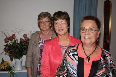 Drei Vorsitzende des Landfrauenvereins Ohrstedt (v.l.n.r.): Asta Petersen, 1985-1997; Elfriede Jessen, 1997-2009; Marion Lammers, 2009-2017.