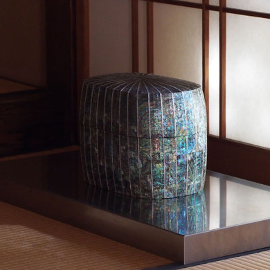 Lacquer and mother-of-pearl box