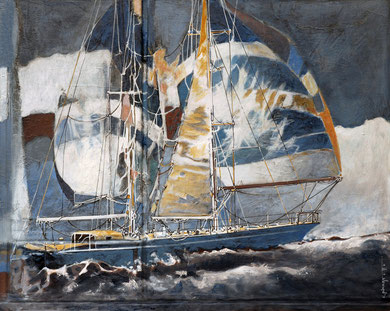 voilier bleu en mer avec voiles gonflées