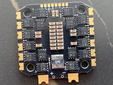 ESC 4 en 1 sur carte 30*30
