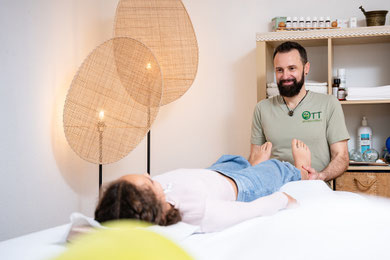 Fussreflexzonen-Massage ist unterstützend bei Schulstress, Mobbing und Konzentrationsproblemen