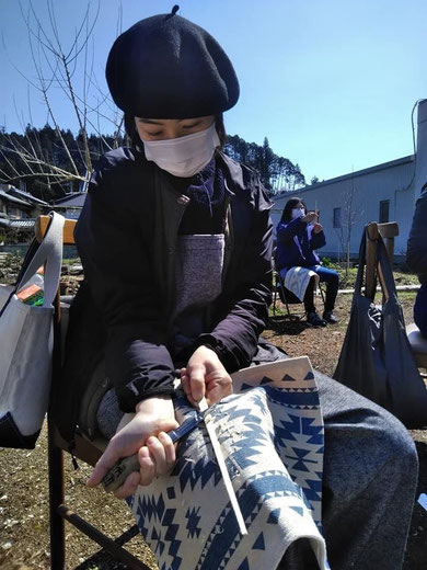 エミちゃんの作業する姿はナカナカ様になってるかな?