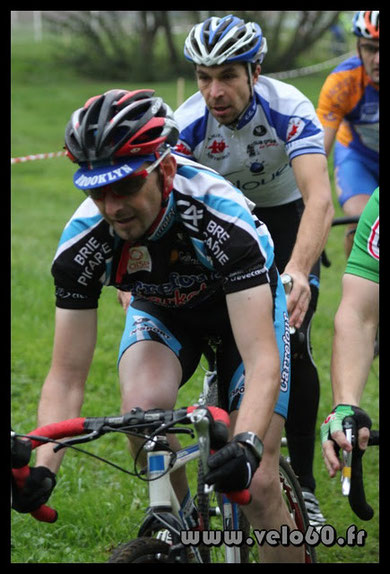 Samuel Bruhier au Cyclo-cross de ST JUST EN CHAUSSEE  le 6 Novembre 2011