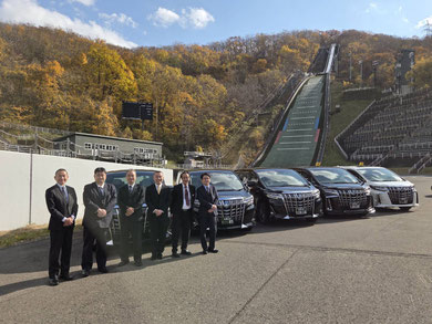 業界で初めて荷物専用車（黒ナンバー）をガソリン代程度（約5,000円）でお付けできるので、ゴルフバッグ、大型キャリーケース等、荷物が多くなったときはそちらもオススメです。お土産が多くなっても安心です。